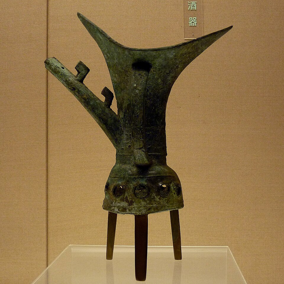 Bronze jue tripod wine vessel from the late Xia or Erlitou culture, c. 18th century BCE, Shanghai Museum