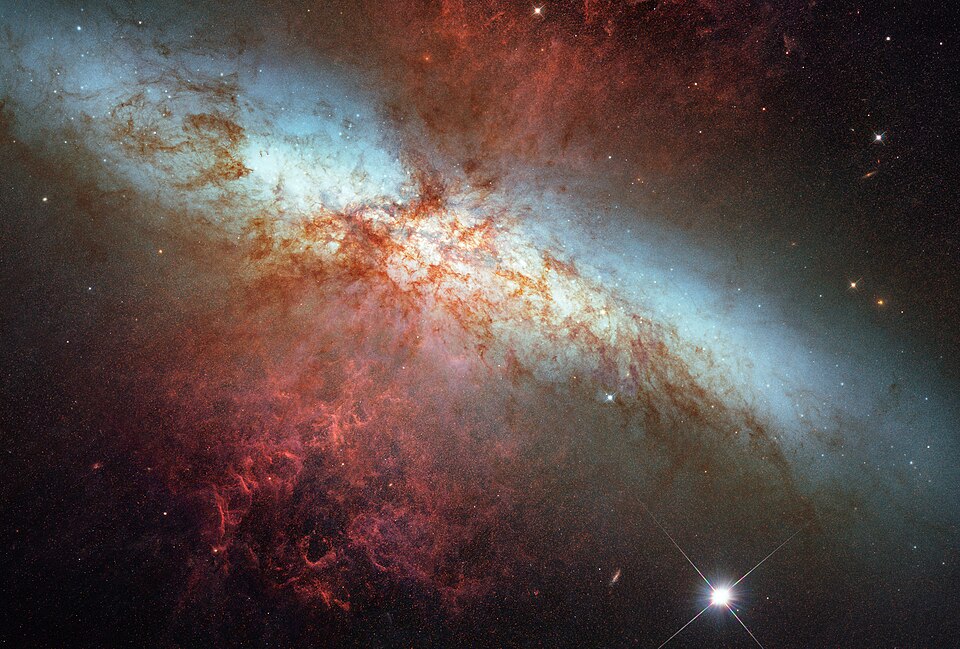 Hubble Space Telescope composite image of supernova SN 2014J in galaxy M82