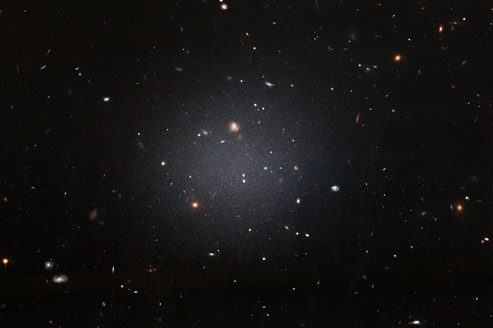 Hubble Space Telescope image of the ultra-diffuse galaxy NGC 1052-DF2, which appears to lack dark matter