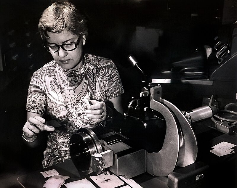 Vera Rubin measuring spectra at the Department of Terrestrial Magnetism in 1974