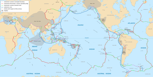 World map showing tectonic plate boundaries including divergent, convergent, and transform boundaries
