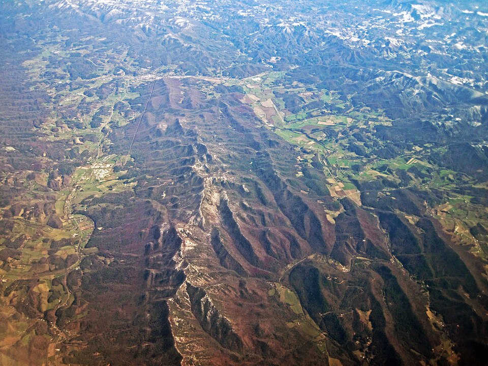 Oblique aerial view of the Appalachian Mountains in northeastern Tennessee showing folded ridge-and-valley terrain from ancient orogeny