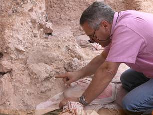 Jean-Jacques Hublin at the Jebel Irhoud excavation in Morocco, pointing to the crushed Irhoud 10 cranium in situ